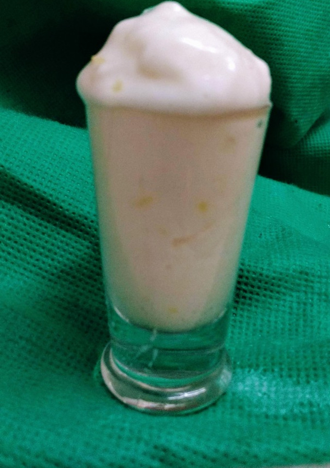 Una foto de Mousse de limón, sin huevo, sin lactosa, sin grasa, sin gluten... y casi gratis