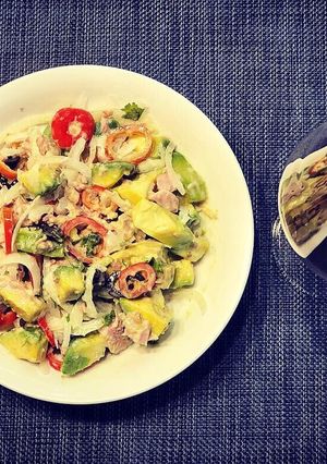 Hình của món Salad bơ cá ngừ.