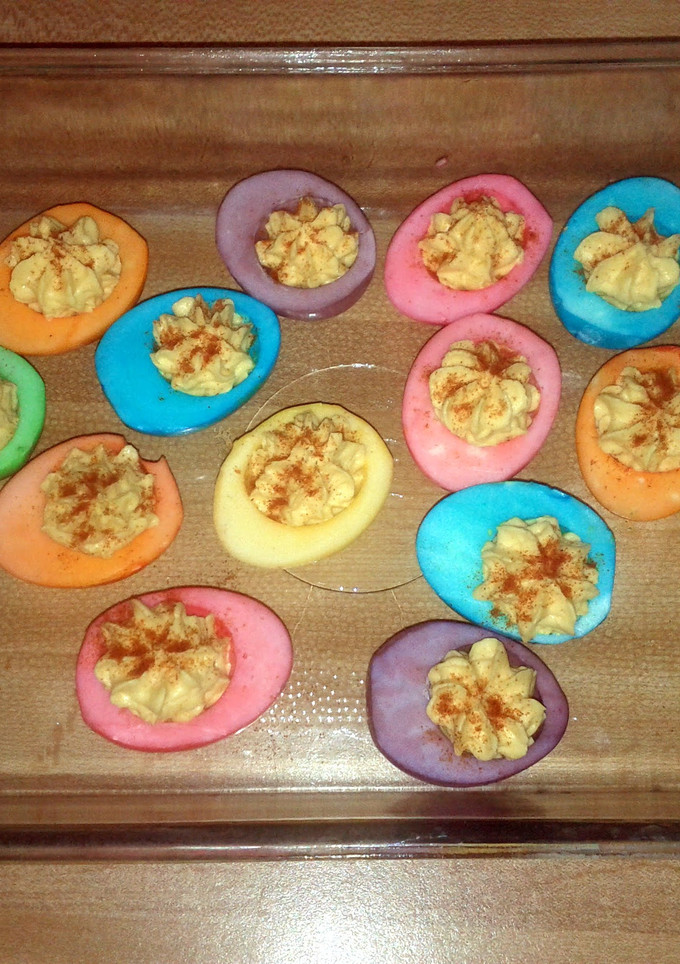 A picture of Easter deviled eggs.