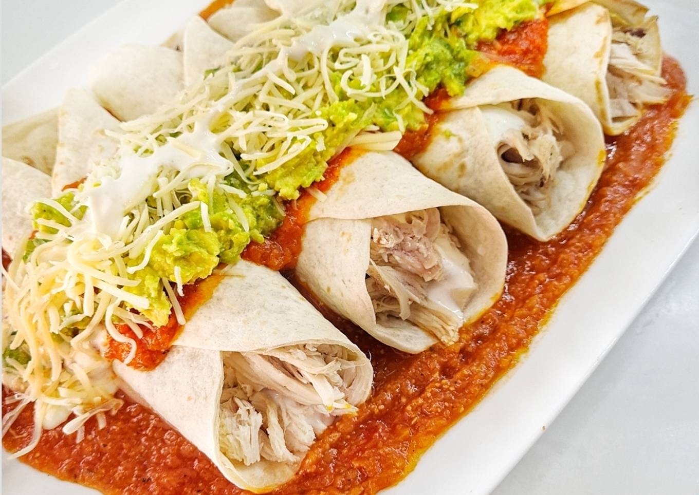 Flautas de pollo con guacamole