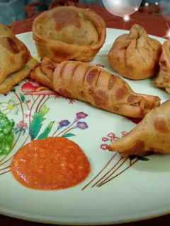 સમોસા(Samosa recipe in Gujarati) રેસીપી મુખ્ય ફોટો