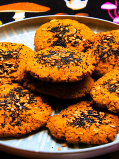 Una foto de Galletas de garbanzos, pimentón y semillas