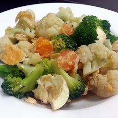 A picture of LG CAULIFLOWER WITH SALTED EGG.