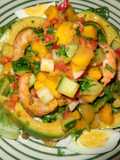 Ensalada de camarones con mango y palta