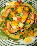 Ensalada de camarones con mango y palta