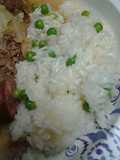 Sweet kaffir leaf rice with peas