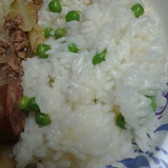 A picture of Sweet kaffir leaf rice with peas.