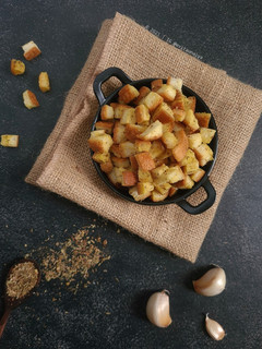 Foto resep Crouton (dari kulit roti tawar)