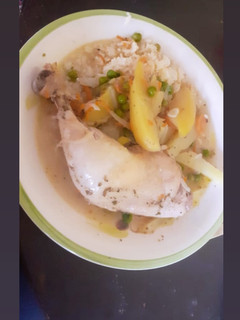 Una foto de Pollo arvejado