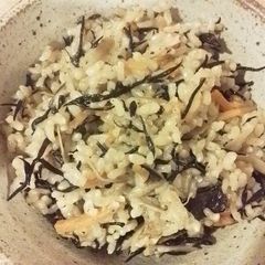 A picture of Hijiki Brown Rice Macrobiotic-Style with Plenty of Vegetables.