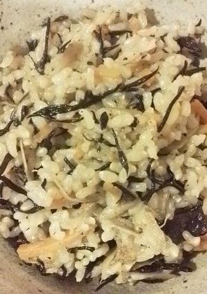 A picture of Hijiki Brown Rice Macrobiotic-Style with Plenty of Vegetables.