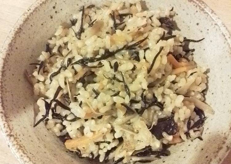 Hijiki Brown Rice Macrobiotic-Style with Plenty of Vegetables