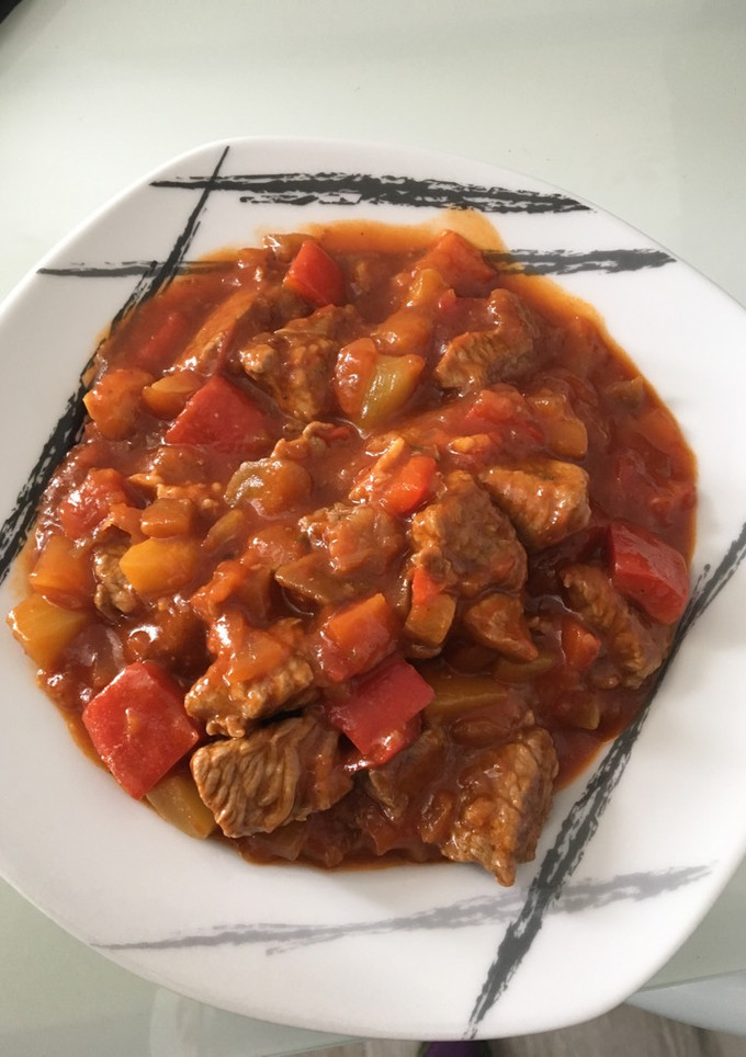 Una foto de Magro con tomate y verdura