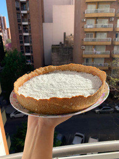 Una foto de Tarta de coco y dulce de leche light