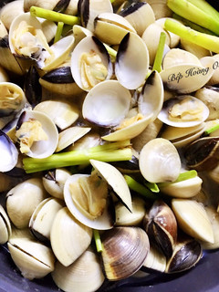 Hình của món Nghêu Hấp Sả.