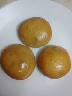 தேங்காய் ஸ்வீட் பன் (Thenkaai sweet bun recipe in tamil) செய்முறை முக்கிய புகைப்படம்