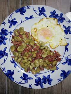 Una foto de Habas con jamón