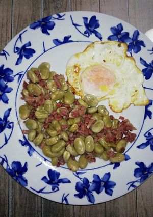 Una foto de Habas con jamón