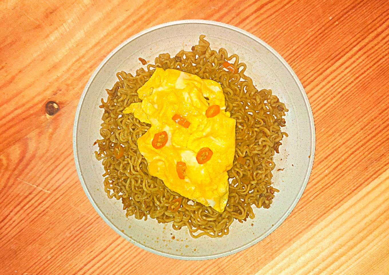 Indomie Goreng Scrambled Egg