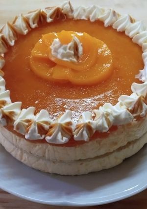Una foto de Torta cheesecake de duraznos 🍑😍 Súper fresca 😋