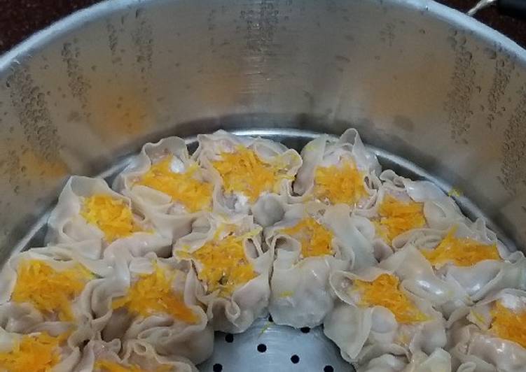 Siomay Babi Udang dengan kulit Gyoza