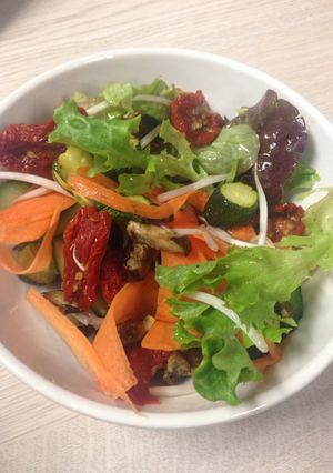 A picture of Healthy Salad.