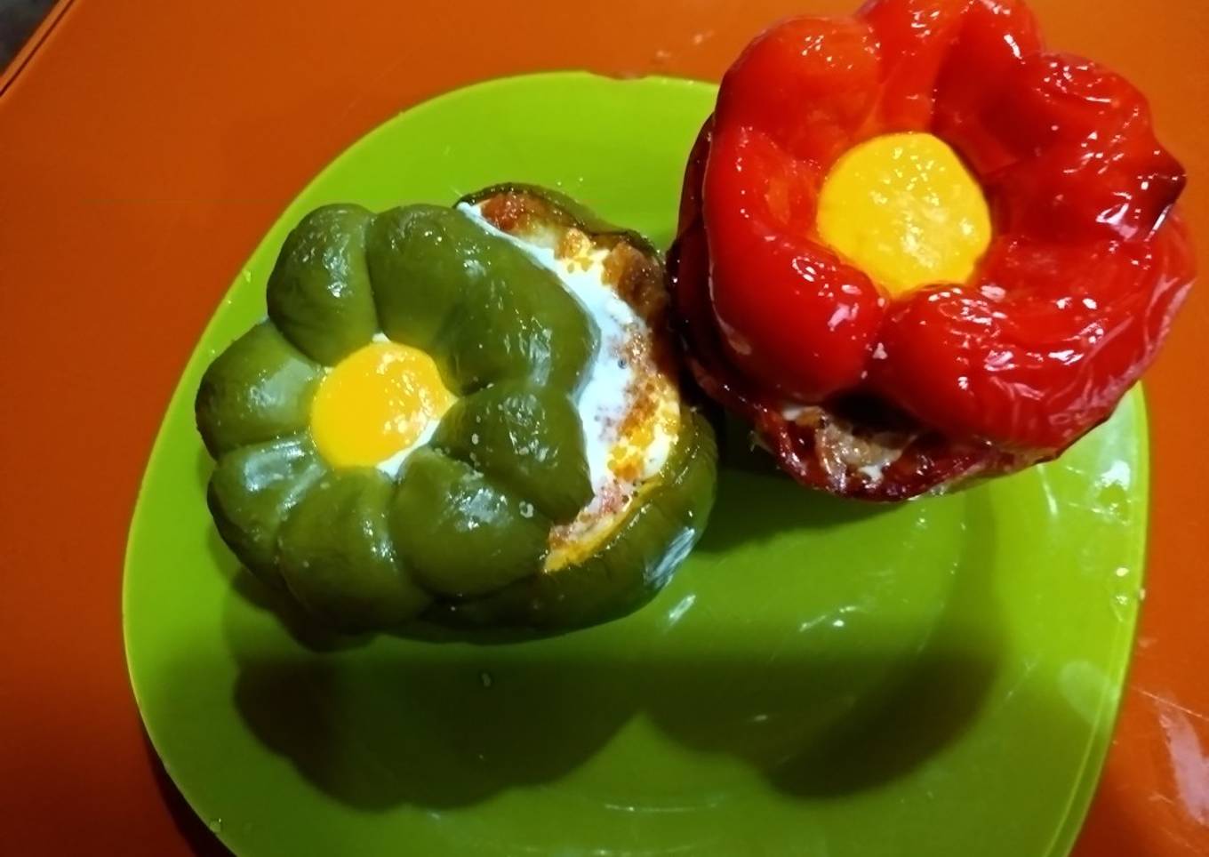 Pimientos rellenos de carne picada y verduras