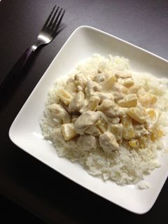 Tejszínes ananászos csirke recept fotója