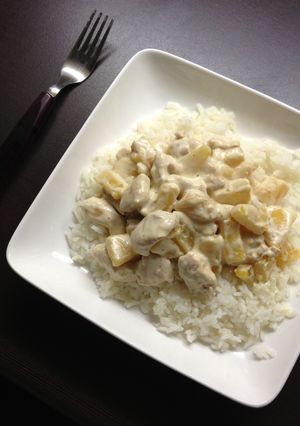 Tejszínes ananászos csirke recept fotója