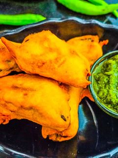 मिर्च पकौड़े (mirch pakode recipe in Hindi) रेसिपी मुख्य फोटो
