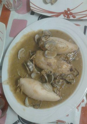 Foto principal de Calamares rellenos en salsa con almejas
