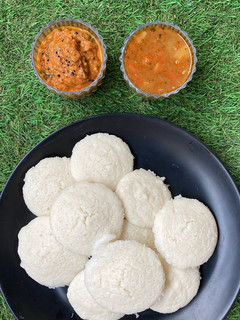 रवा इडली (rava idli recipe in Hindi) रेसिपी मुख्य फोटो