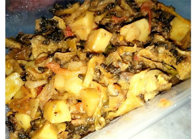 Recipe: Delicious Karely Aur Aloo Ki bujiaaa 🍛