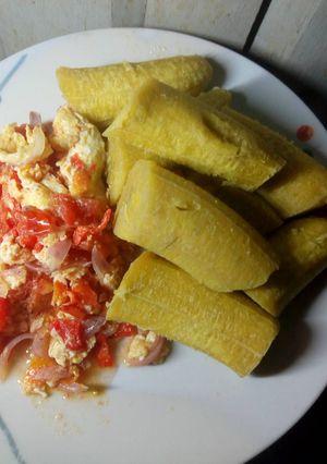 A picture of Boiled plantain with egg sauce.
