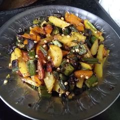 A picture of Okra jhal fraizi.