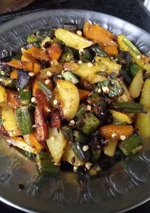 A picture of Okra jhal fraizi.