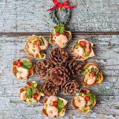 A picture of Crispy wonton prawns cocktail basket 🧺🎄.