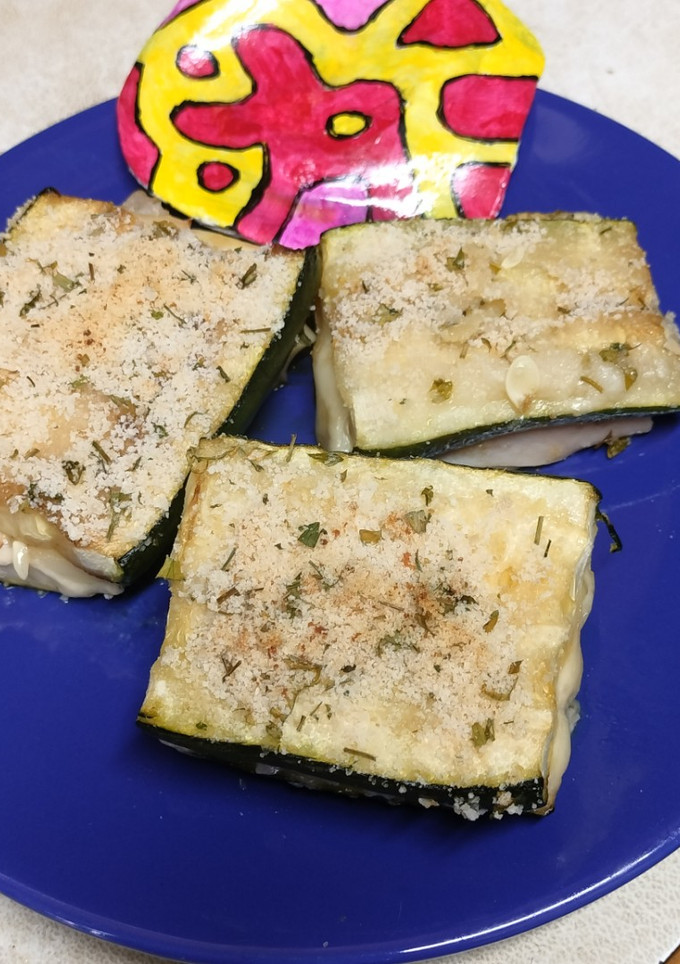 Una foto de Calabacín al horno con jamón y queso