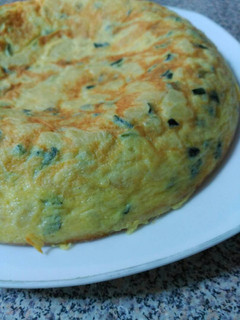 Una foto de Tortilla de patata con cascara de Pepino
