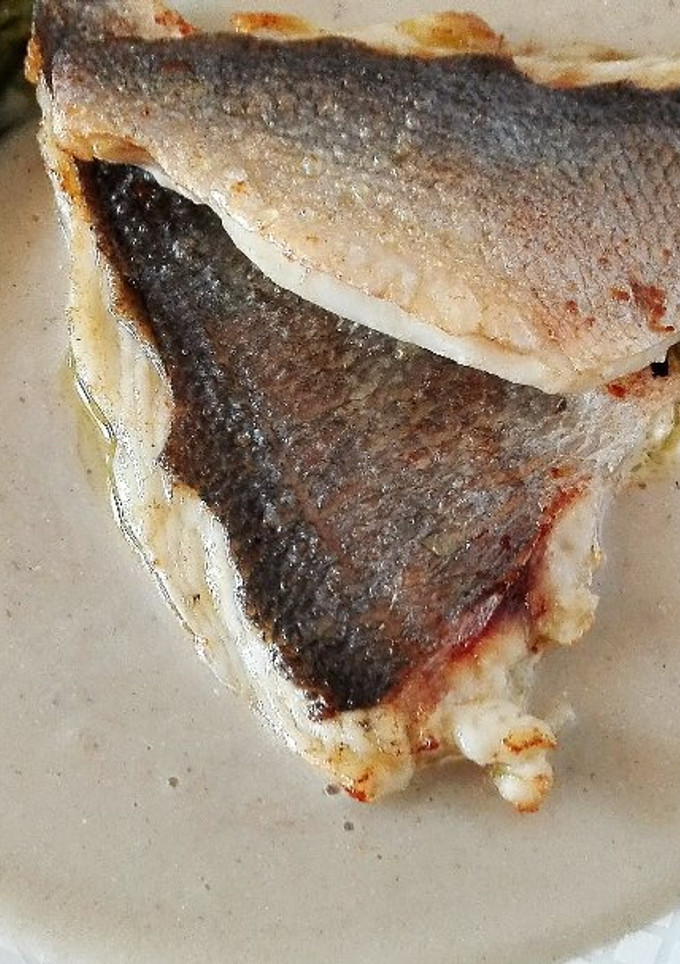 Una foto de Dorada en su salsa