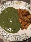 Pollo al curry con puré de patata y espinacas