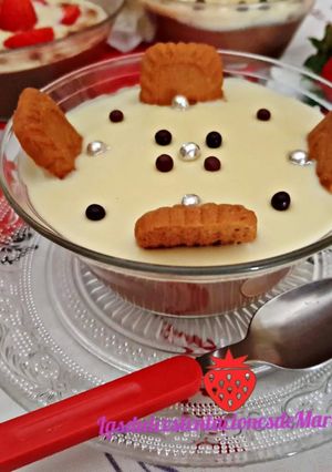 Una foto de Natillas caseras de chocolate blanco y negro