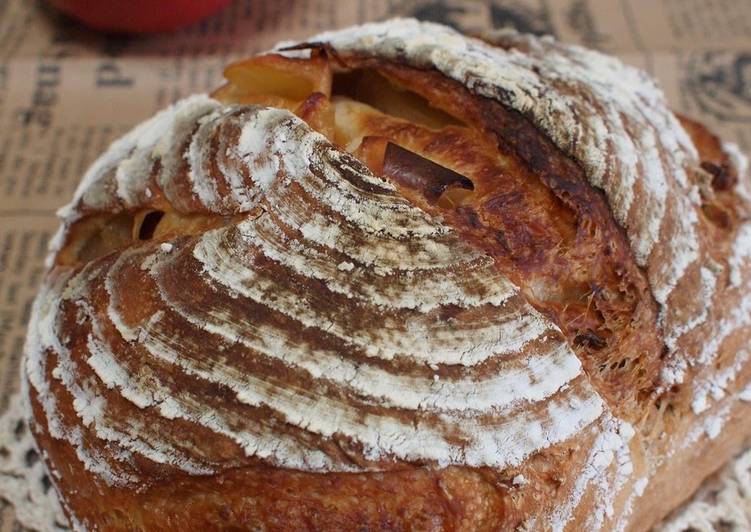 Apple &amp; Walnut Pain de Campagne