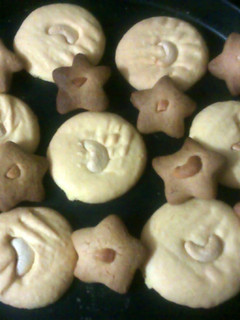 A picture of custard cookies.