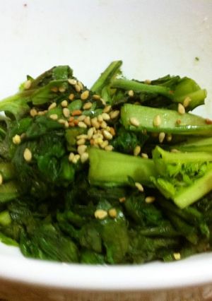 A picture of Parboiled Chrysanthemum Greens with Umeboshi Kombu Tea.
