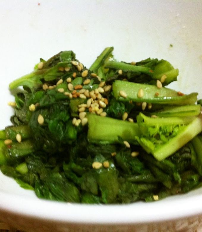 A picture of Parboiled Chrysanthemum Greens with Umeboshi Kombu Tea.