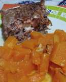 Pan de carne con vegetales, aceitunas y corazón de queso con calabaza al romero