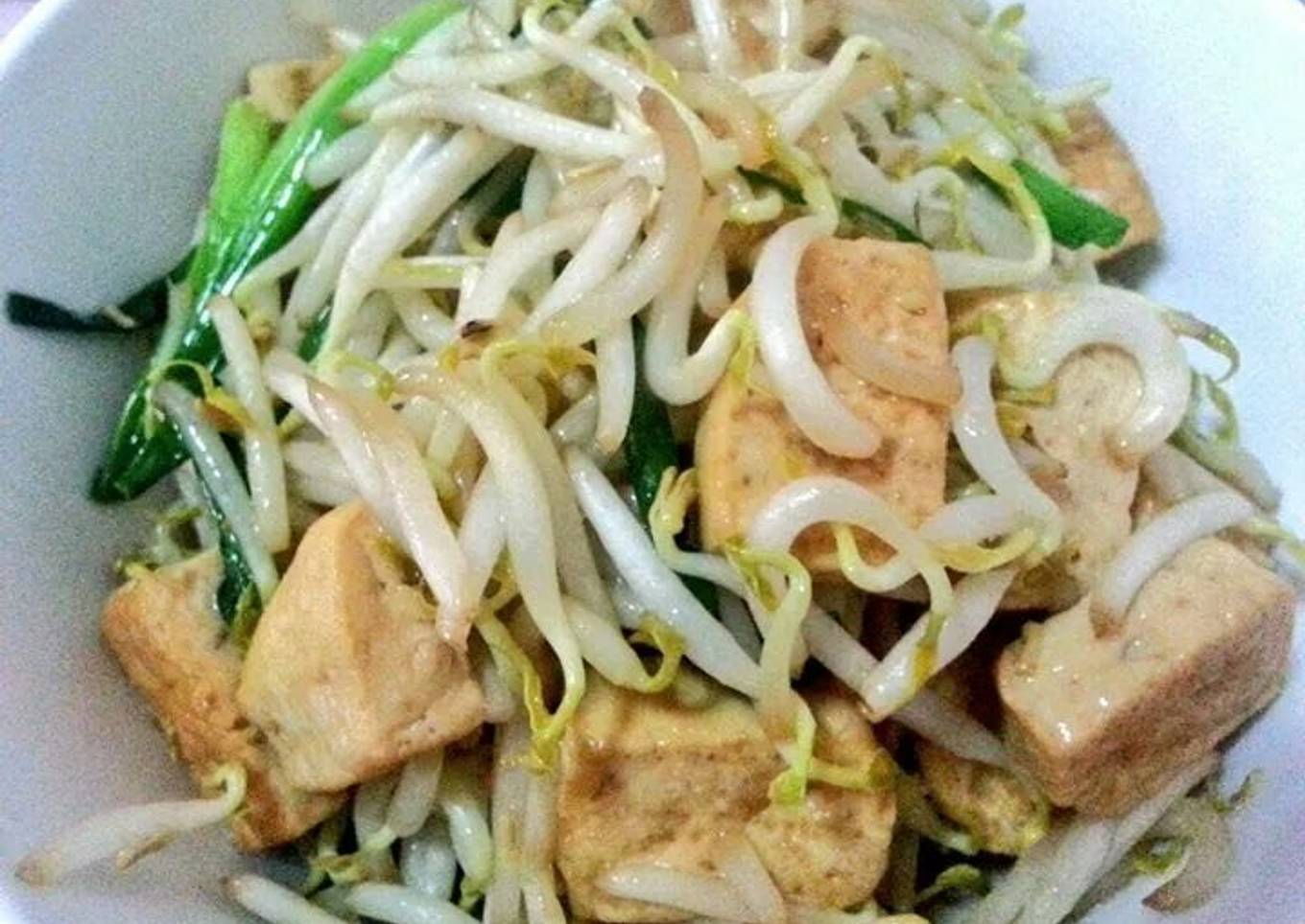 Stir fried bean sprout with bean curd