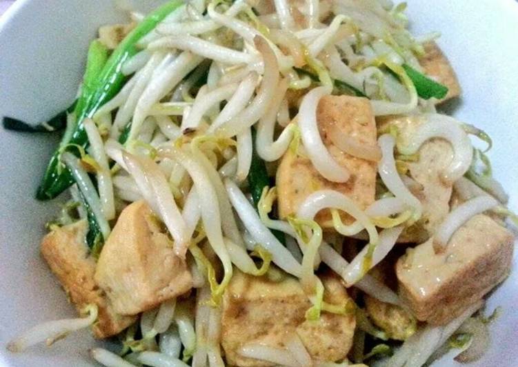 Easiest Way to Make Award-winning Stir fried bean sprout with bean curd