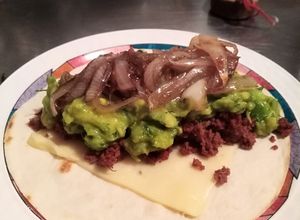 Una foto de Tacos con carne! 🌮🥑